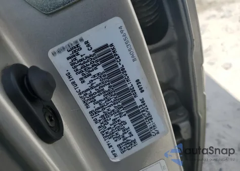 2003 Toyota Camry Le z USA, uszkodzony, nr VIN 4T1BF32K63U042205